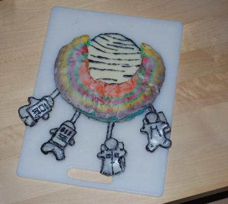 Saturn-Go-Round cake