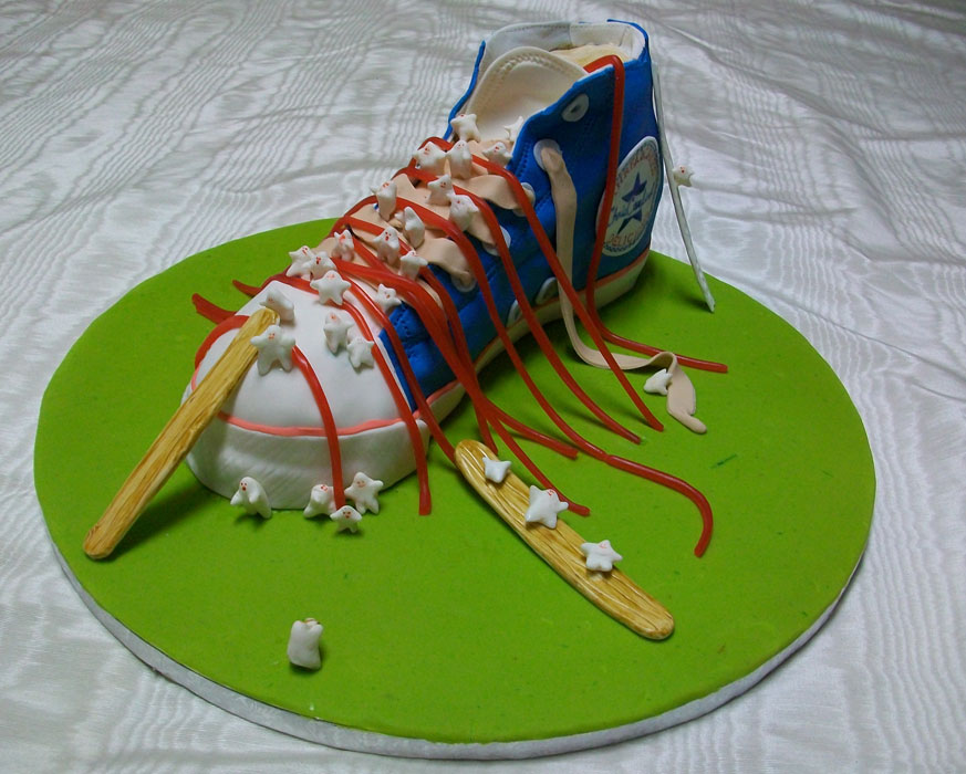 A Voyage To Lilliput cake