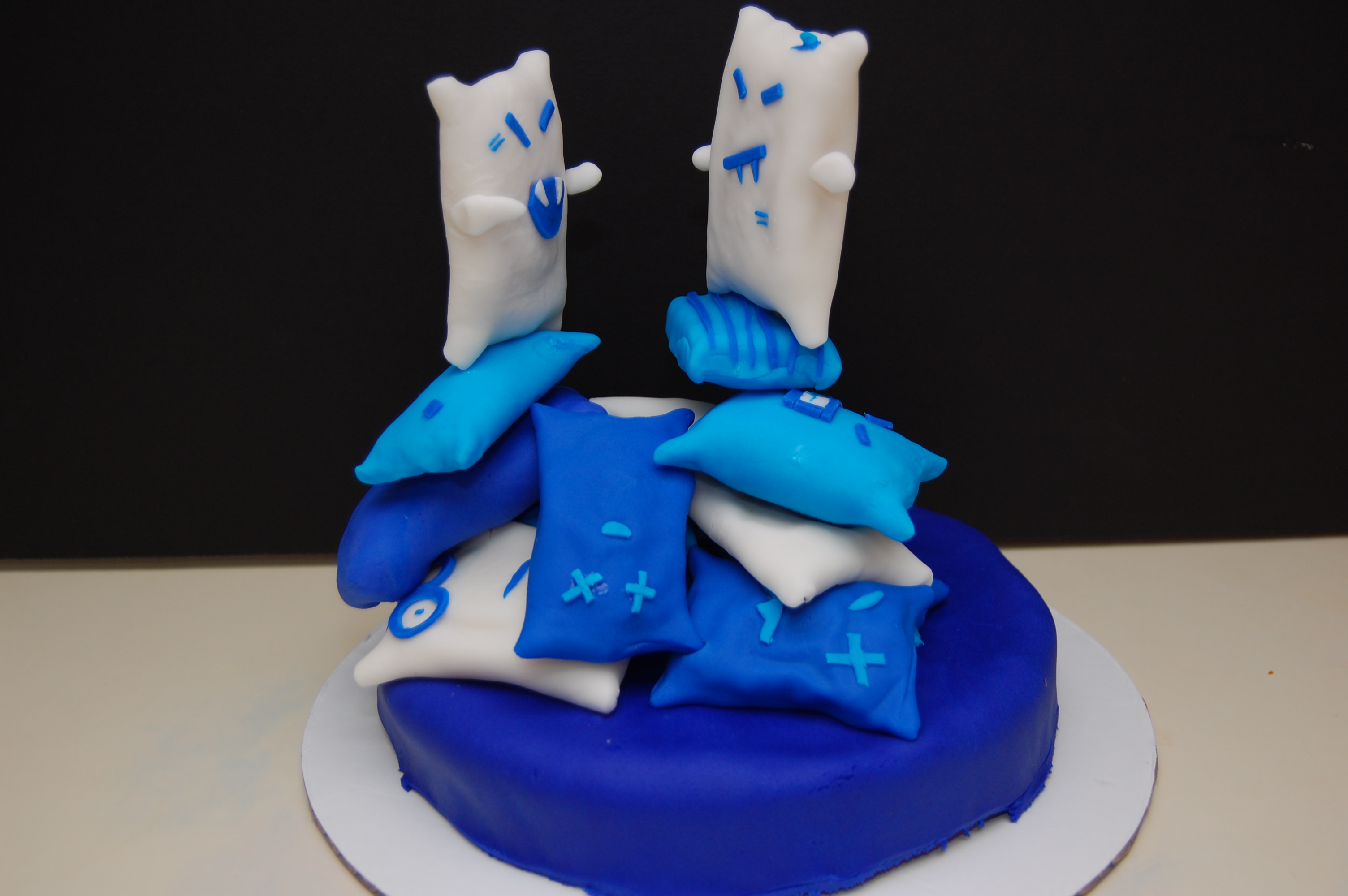 Pillow Fight cake