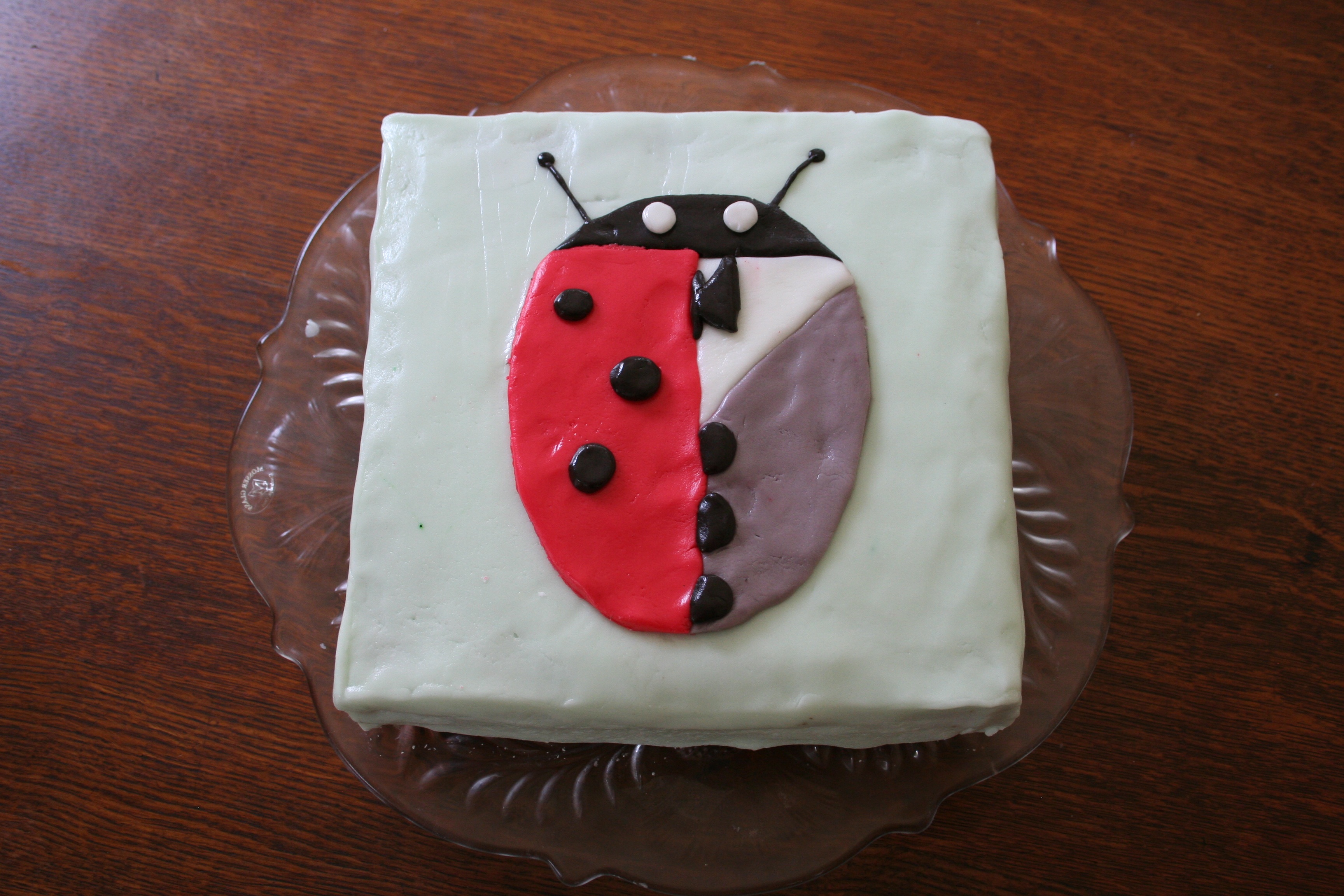 Ladies and Gentlebug cake
