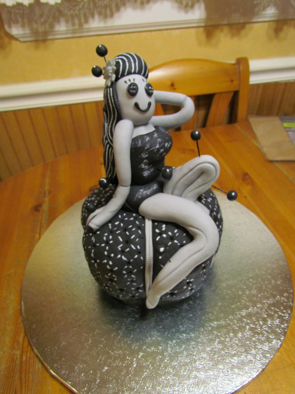 Pin Cushion Pin Up cake